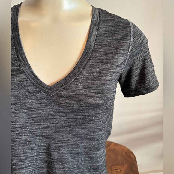 Lululemon Dark Heather Grey Meant to Move Athletic short Sleeve Top T-Shirt SM - Picture 3 of 8